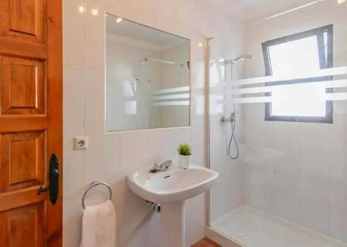 Carmen Menyber Нерха