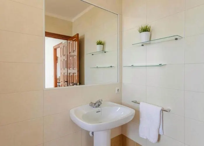 Willa Carmen Menyber